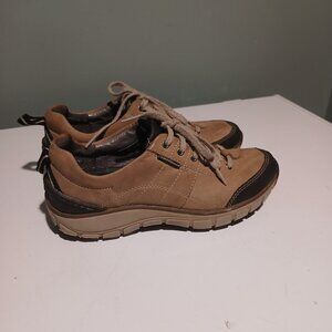 Clarks Wave Walk Shoes Outdoor Waterproof Athletic Lace Up Women's  size 6.5